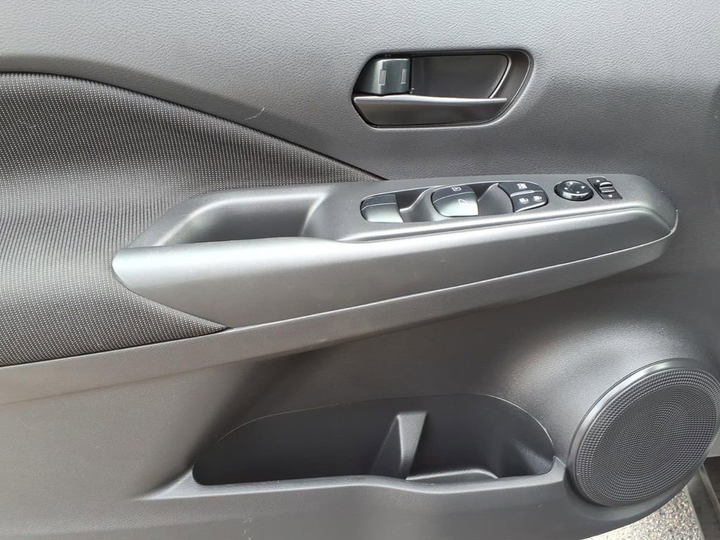 Used 2025 Nissan Kicks Play S FWD image 14