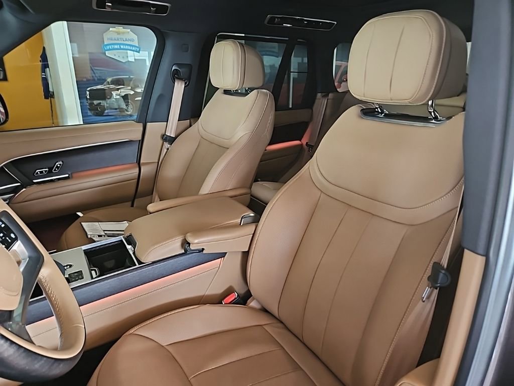 Used 2025 Land Rover Range Rover SE AWD/4WD image 14