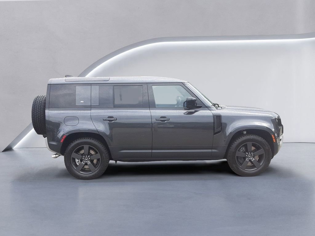 New 2024 Land Rover Defender 110 SE image 2