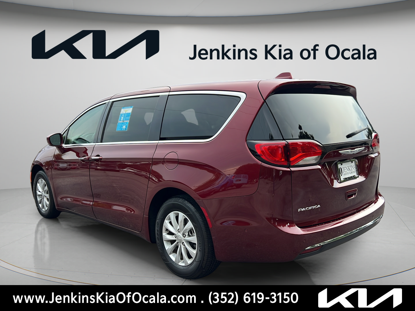Used 2019 Chrysler Pacifica Touring Plus w/ Advanced Safetytec Group FWD image 5