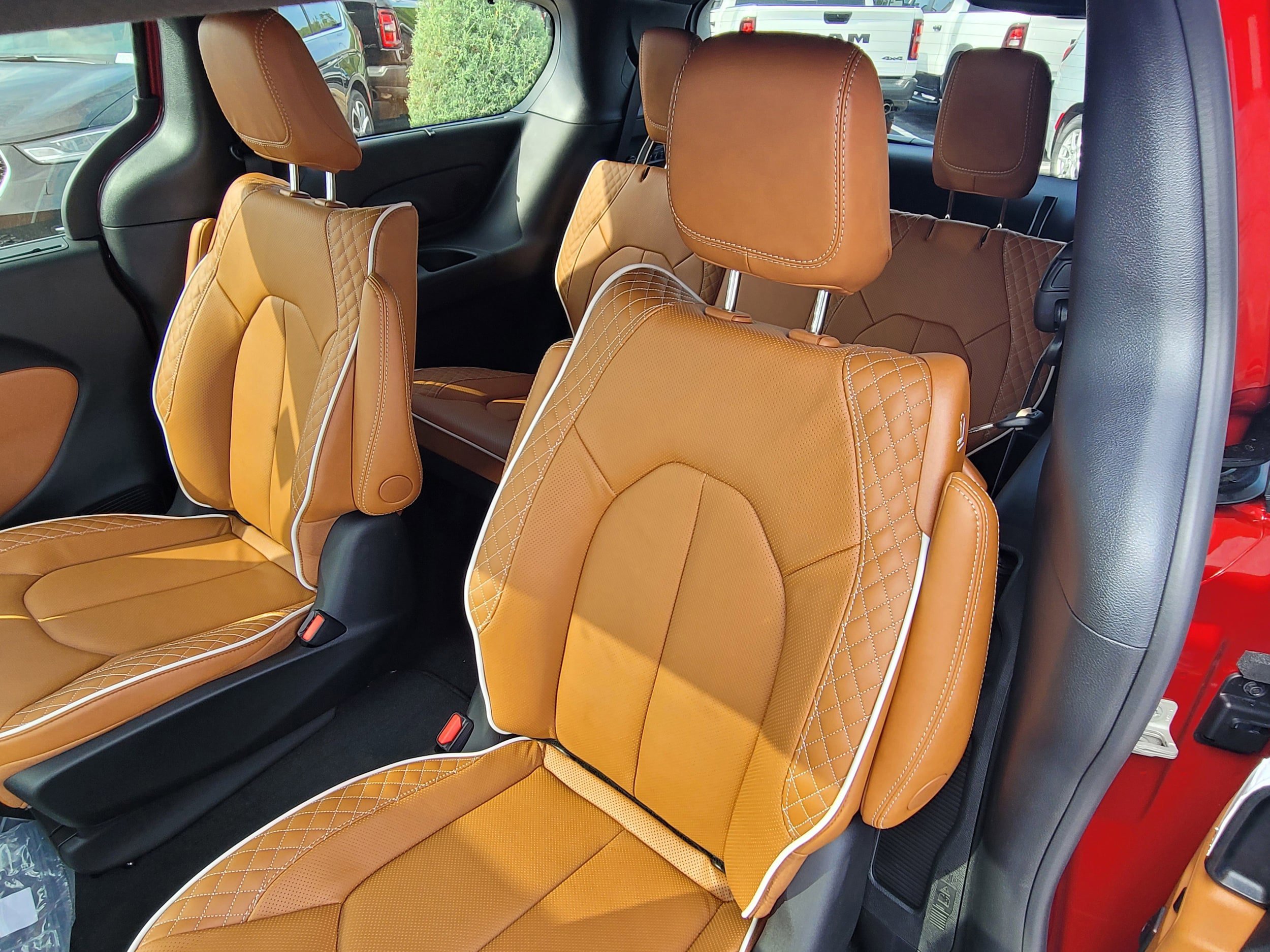 New 2026 Chrysler Pacifica Pinnacle image 11