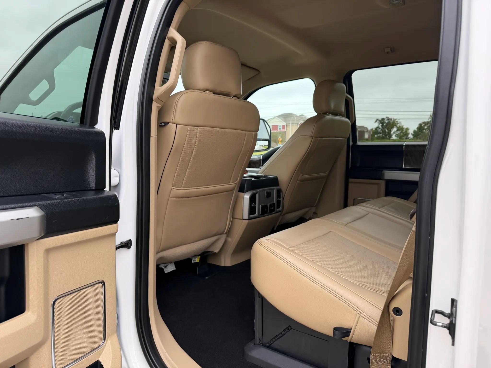 Used 2019 Ford F250 Lariat w/ Lariat Ultimate Package AWD/4WD image 24