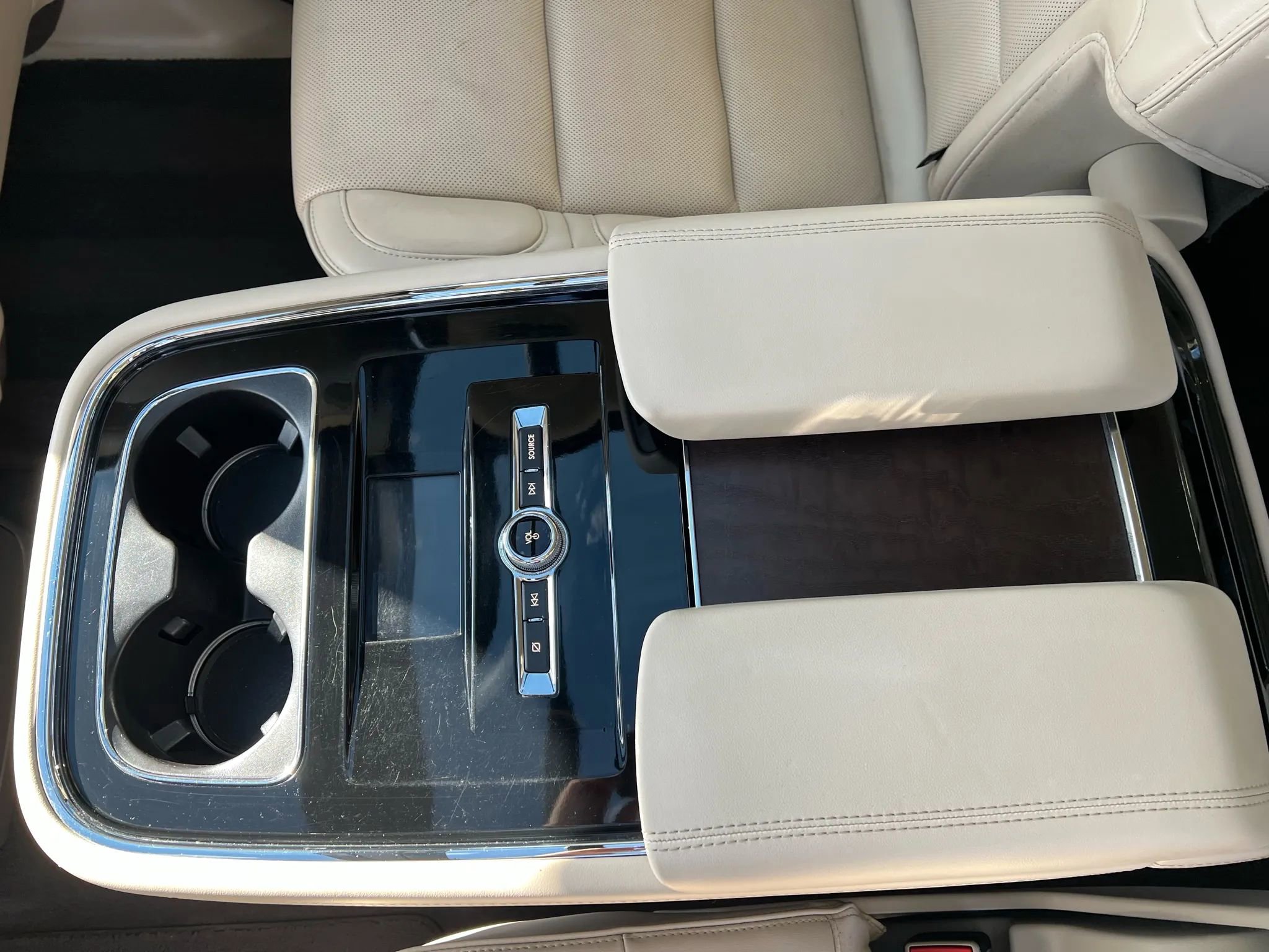 Used 2019 Lincoln Navigator L Reserve w/ Cargo Package image 40