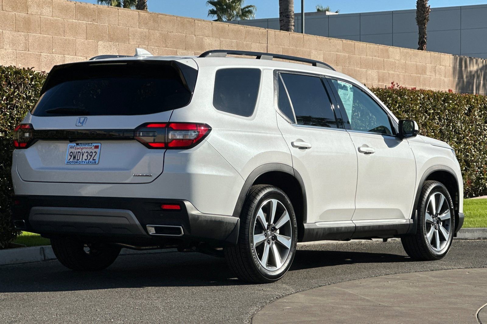 Used 2025 Honda Pilot Touring image 4