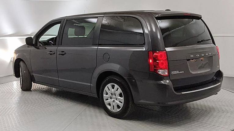 Used 2018 Dodge Grand Caravan SE w/ UConnect Hands-Free Group image 4