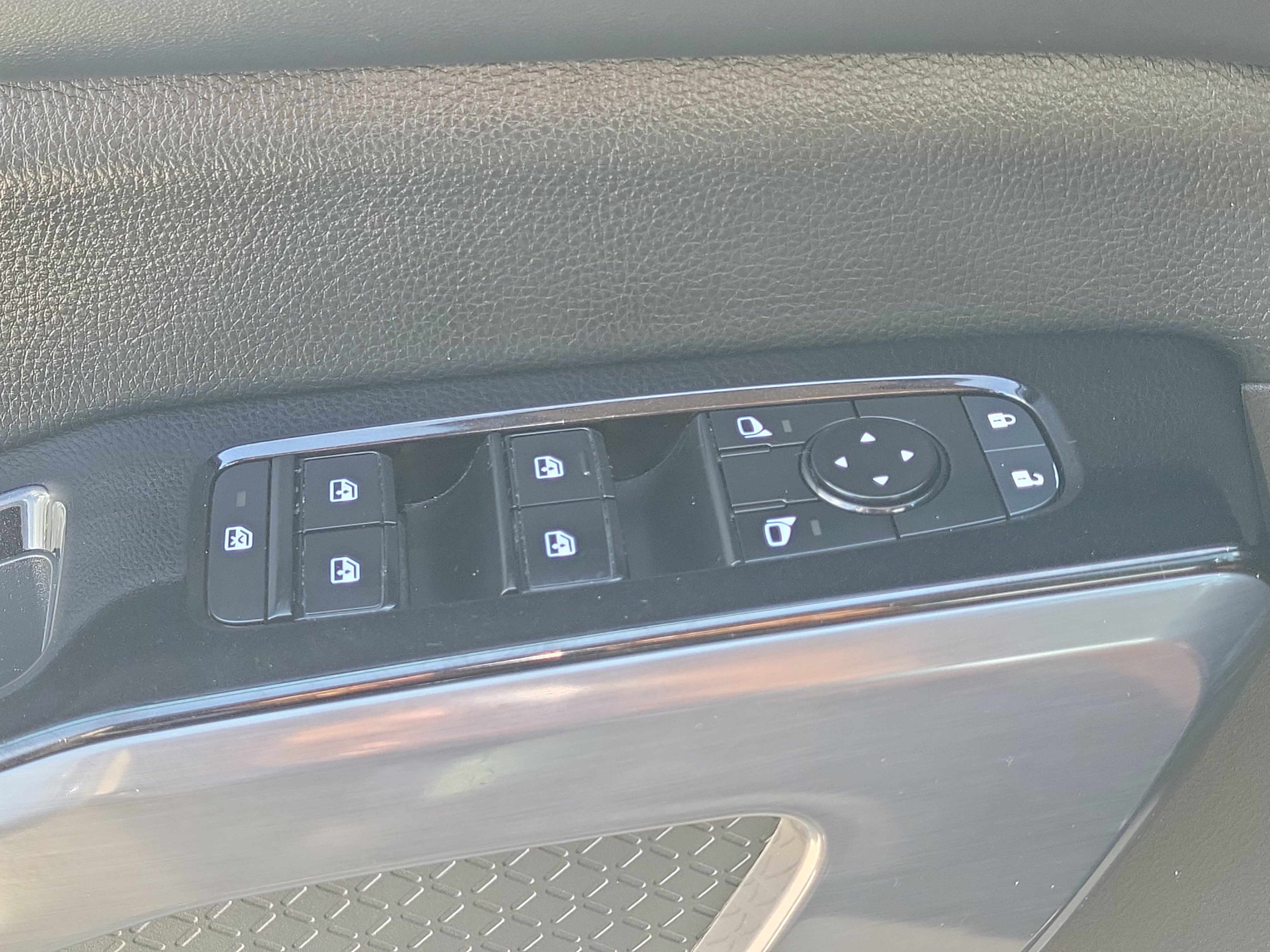 Used 2022 Nissan Pathfinder SL FWD image 29