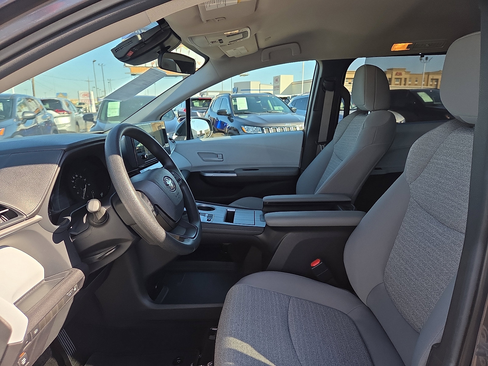 Used 2025 Toyota Sienna LE image 12