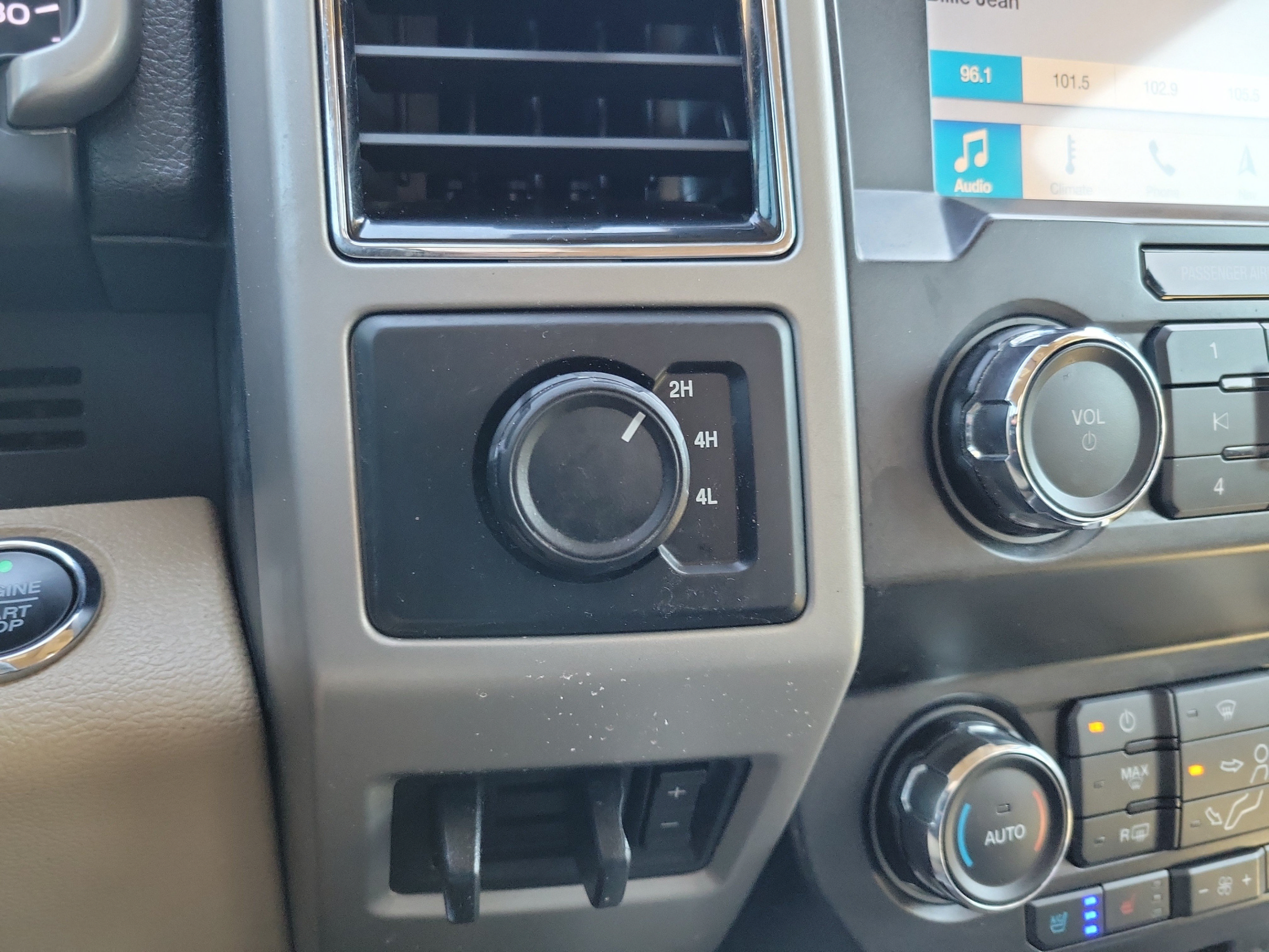 Used 2019 Ford F350 Lariat w/ Lariat Ultimate Package AWD/4WD image 31