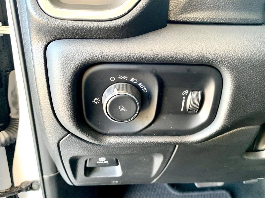 Used 2024 RAM 1500 Laramie image 29