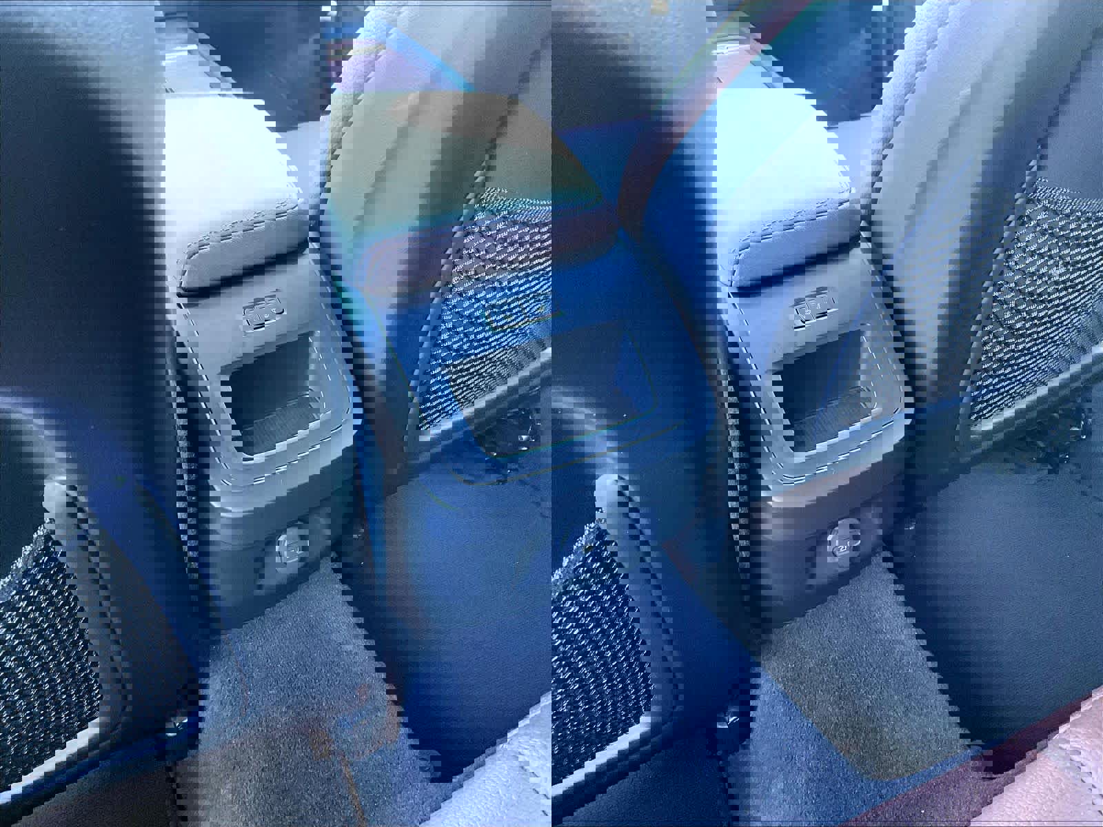 Used 2025 Volvo V60 B5 Cross Country Plus image 37