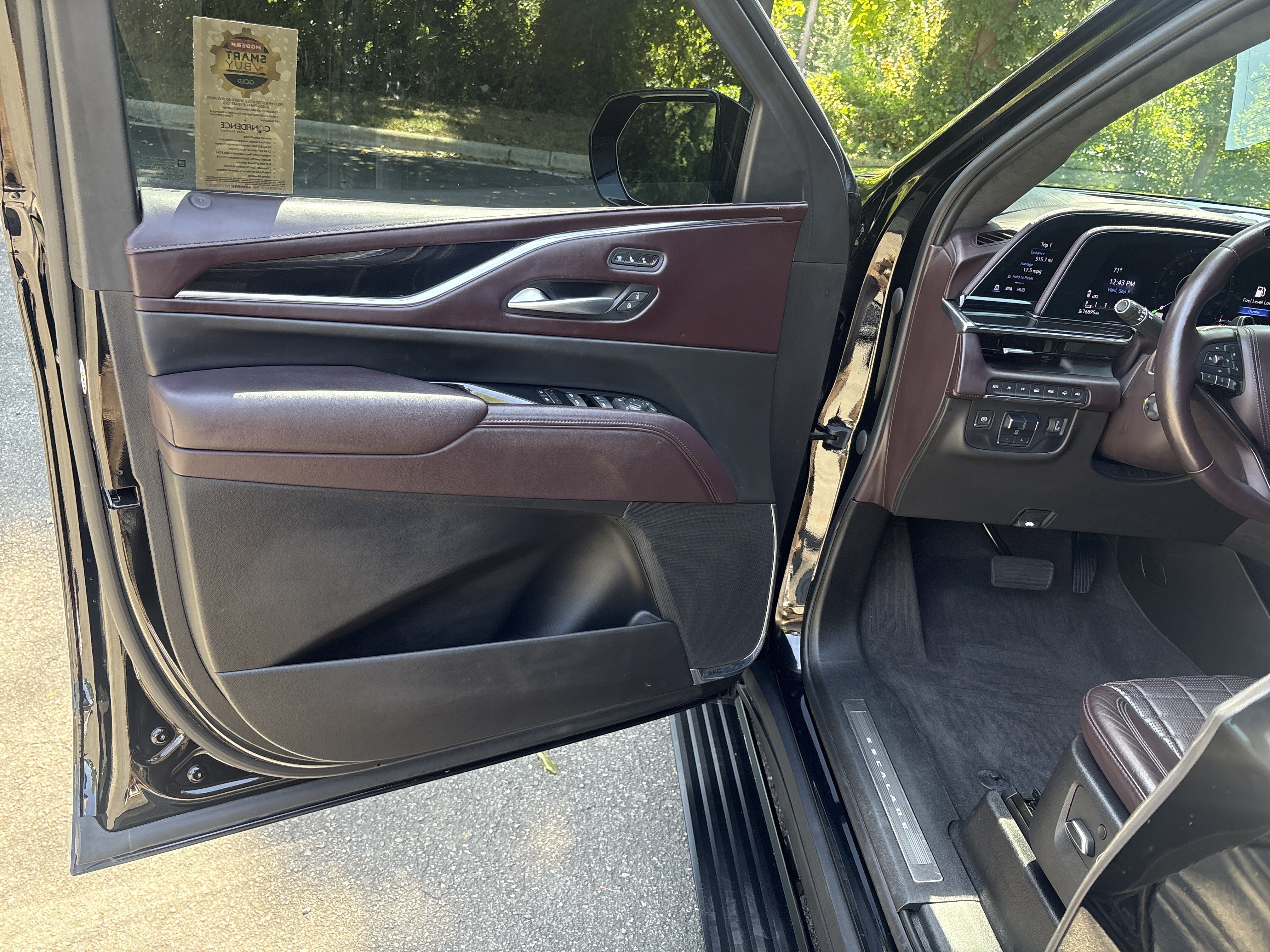 Used 2023 Cadillac Escalade Premium Luxury Platinum w/ LPO, Floor Liner Package AWD/4WD image 9