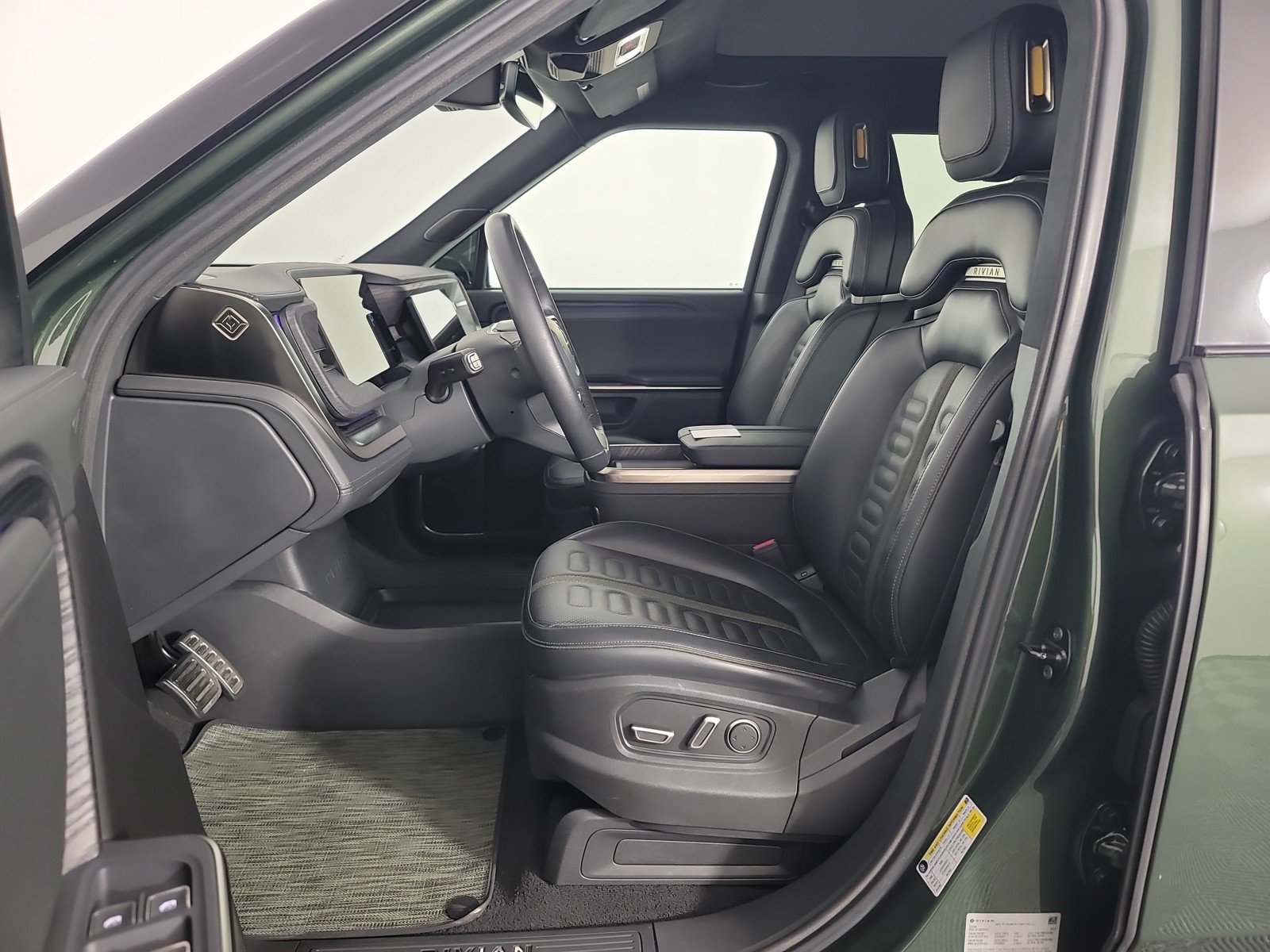 Used 2024 Rivian R1S Adventure AWD/4WD image 20