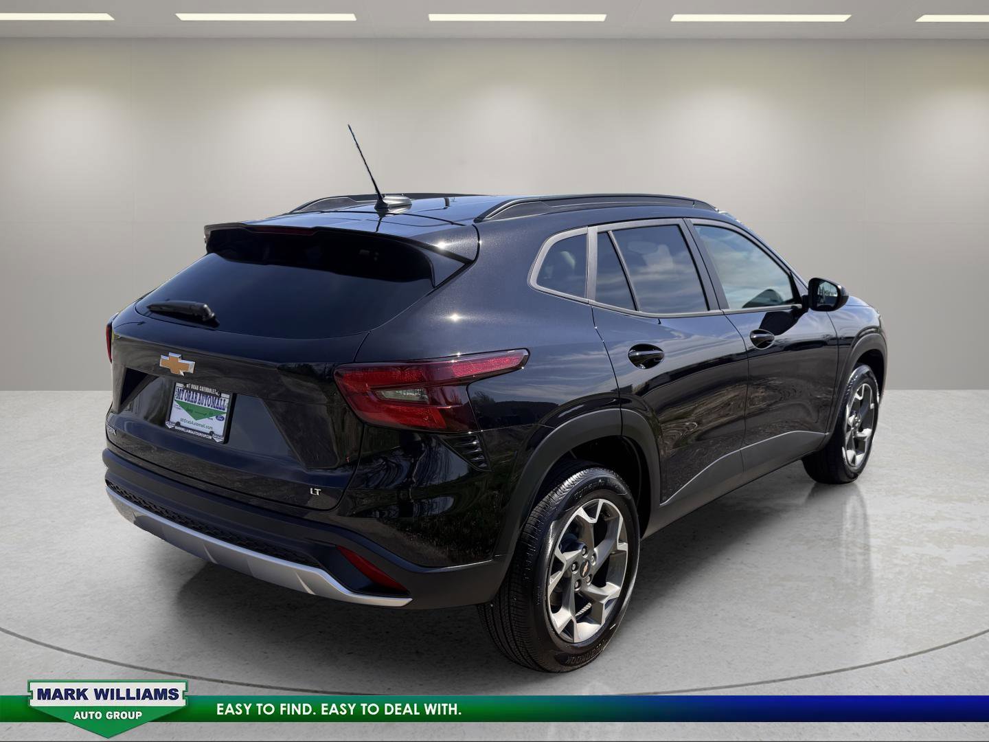 Used 2025 Chevrolet Trax LT FWD image 4