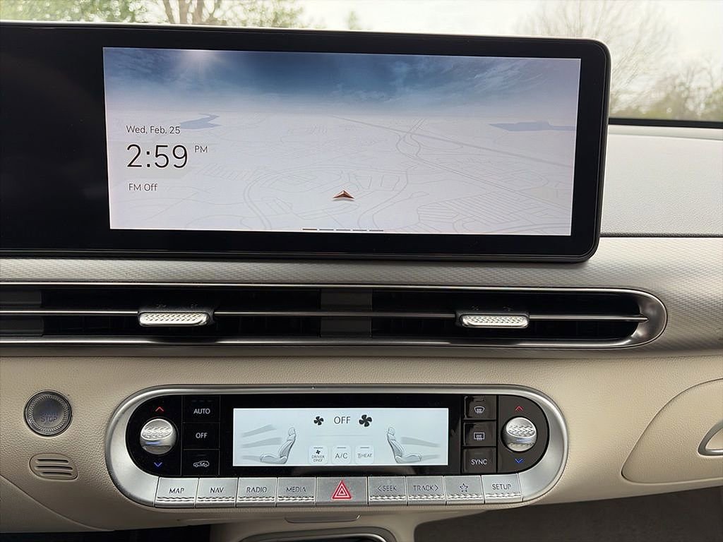 Used 2025 Genesis GV60 RWD image 8