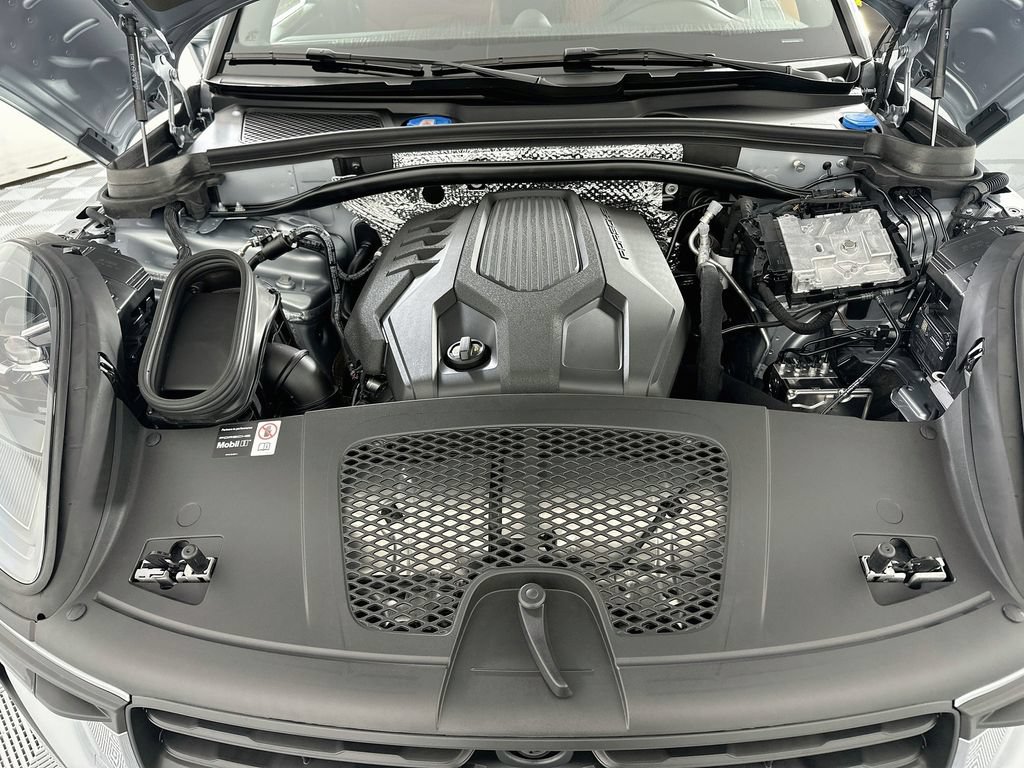 New 2026 Porsche Macan AWD/4WD image 32