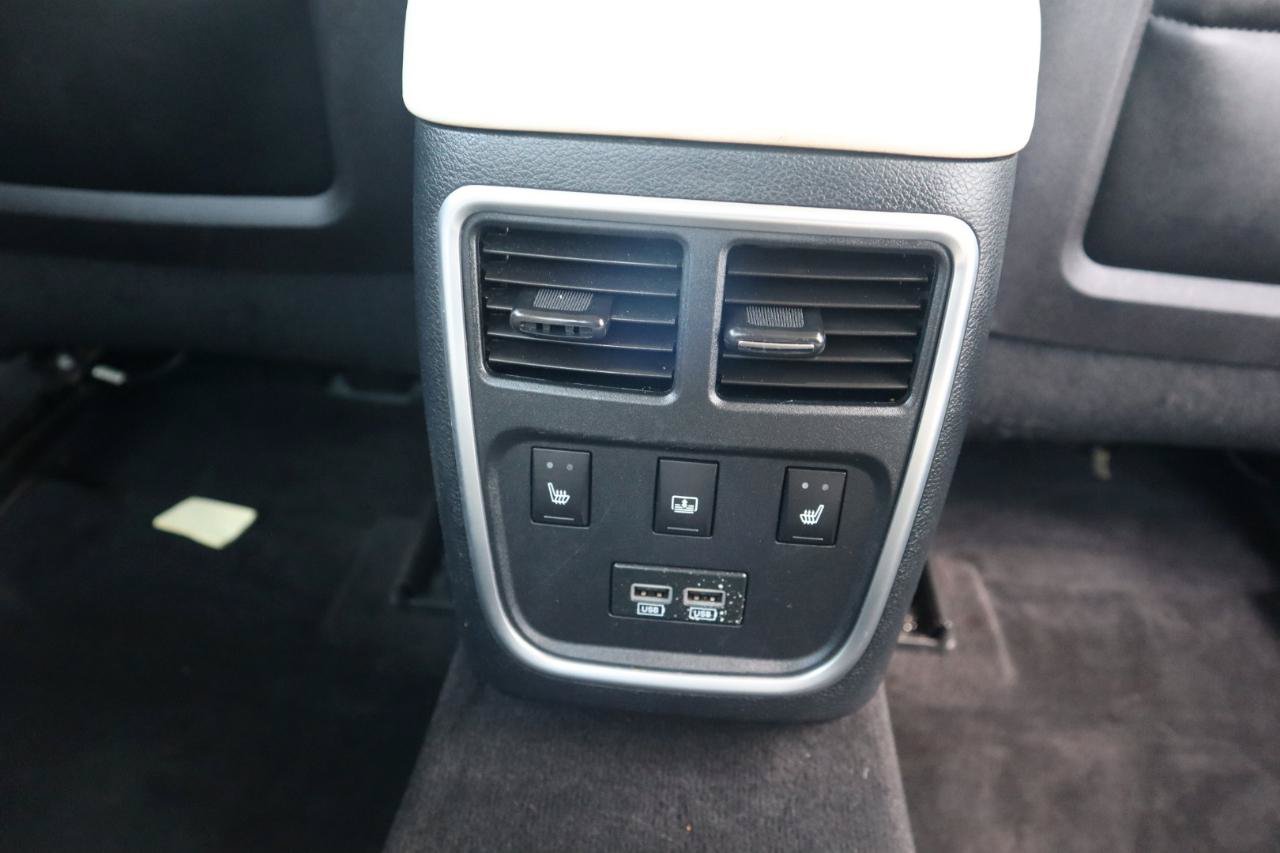 Used 2015 Chrysler 300 C w/ Light Group RWD image 49