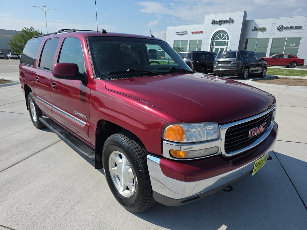 Used 2005 GMC Yukon XL SLT w/ SLT Preferred Equipment Group AWD/4WD image 3