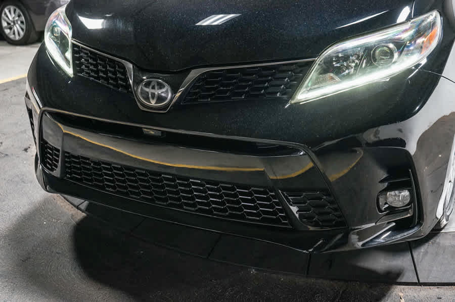 Used 2018 Toyota Sienna SE w/ Carpet Mat Package FWD image 8