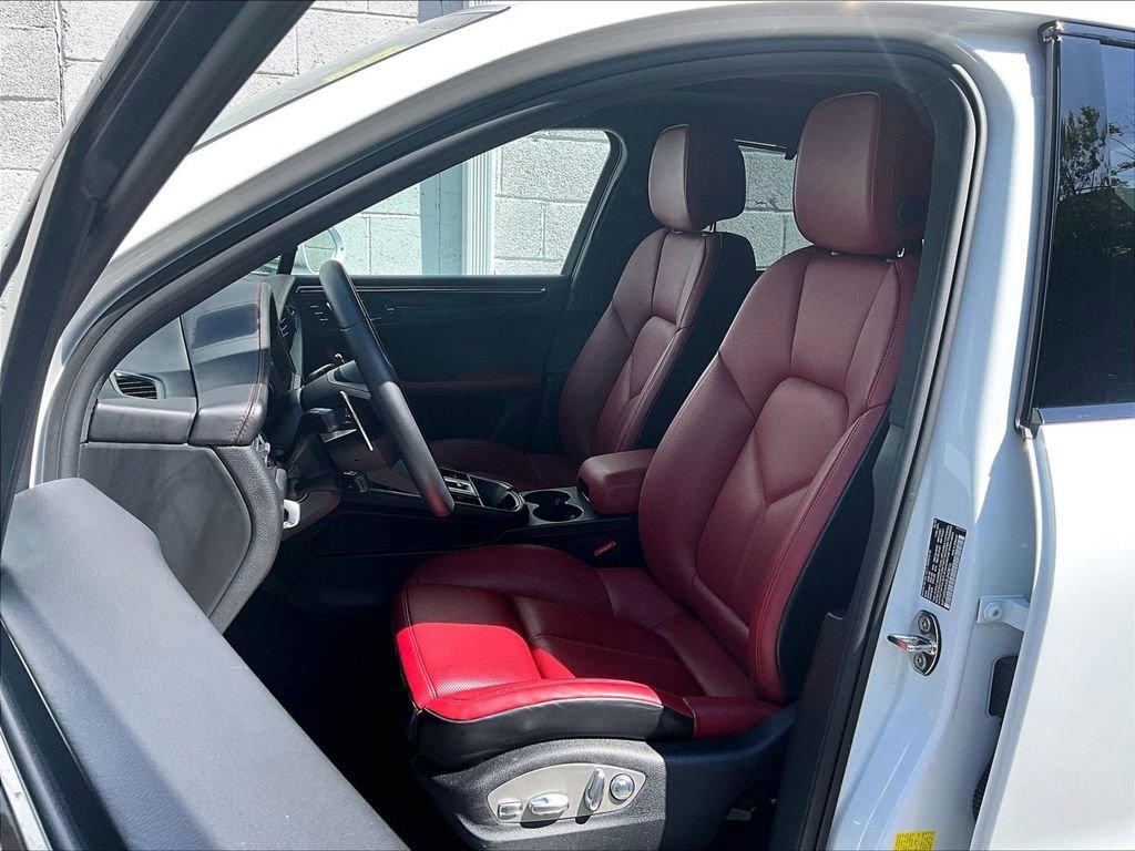 Certified 2025 Porsche Macan S AWD/4WD image 5