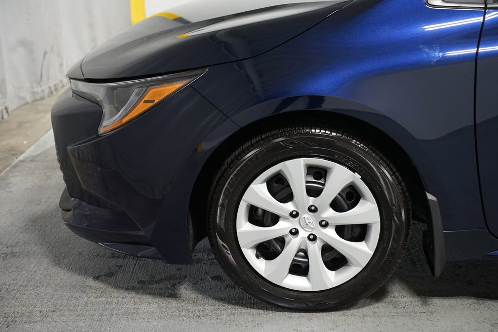 Certified 2025 Toyota Corolla LE image 5