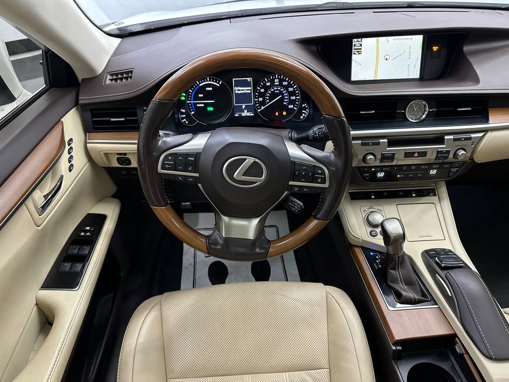Used 2018 Lexus ES 300h w/ Luxury Package FWD image 24