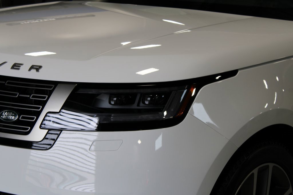 Used 2024 Land Rover Range Rover SE image 2