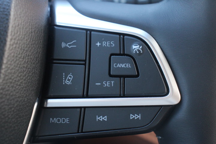 Certified 2025 Toyota Highlander Platinum AWD/4WD image 29