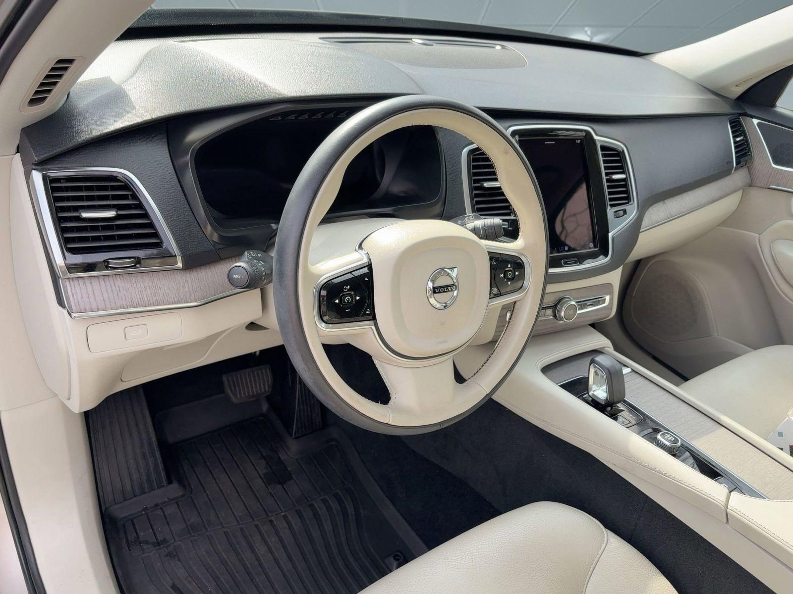 Certified 2023 Volvo XC90 B6 Plus w/ Protection Package image 4