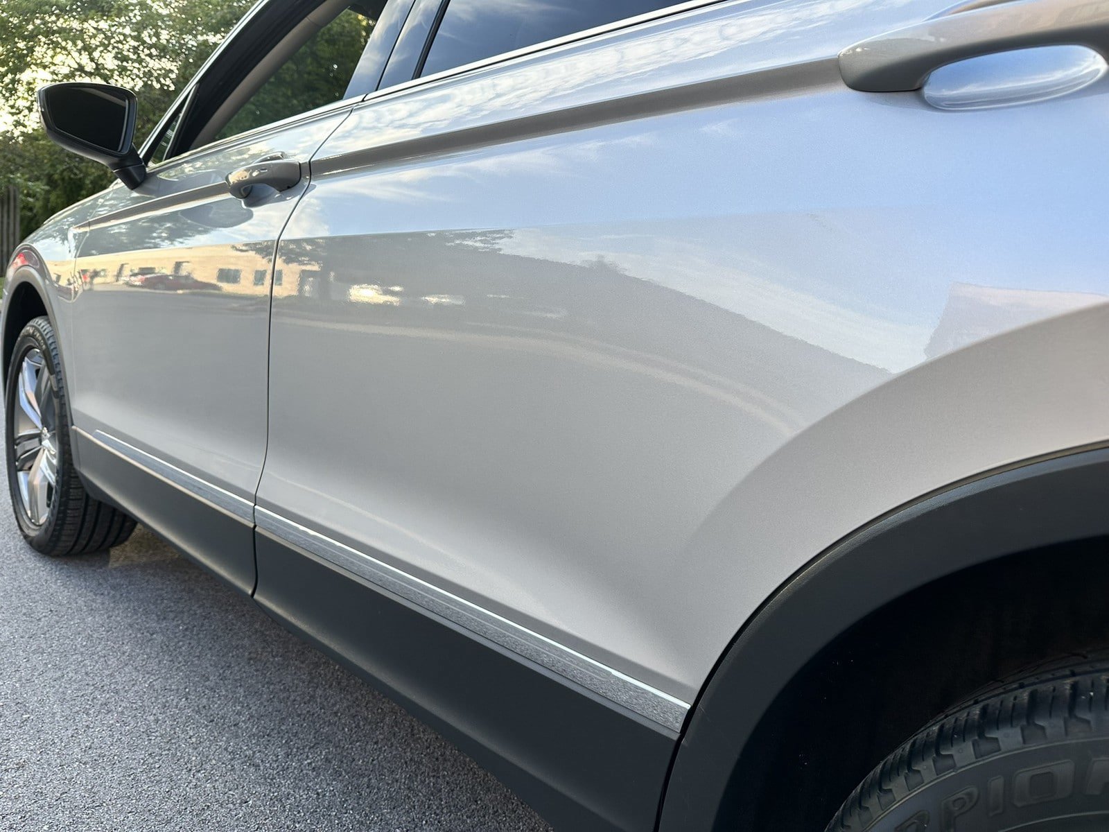 Used 2020 Volkswagen Tiguan SEL AWD/4WD image 82