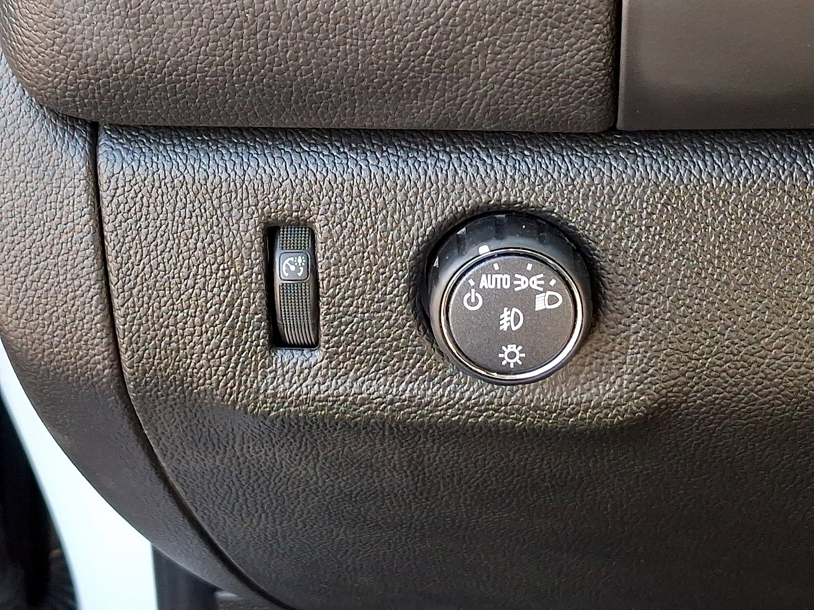 Used 2024 Chevrolet Equinox LT FWD image 23