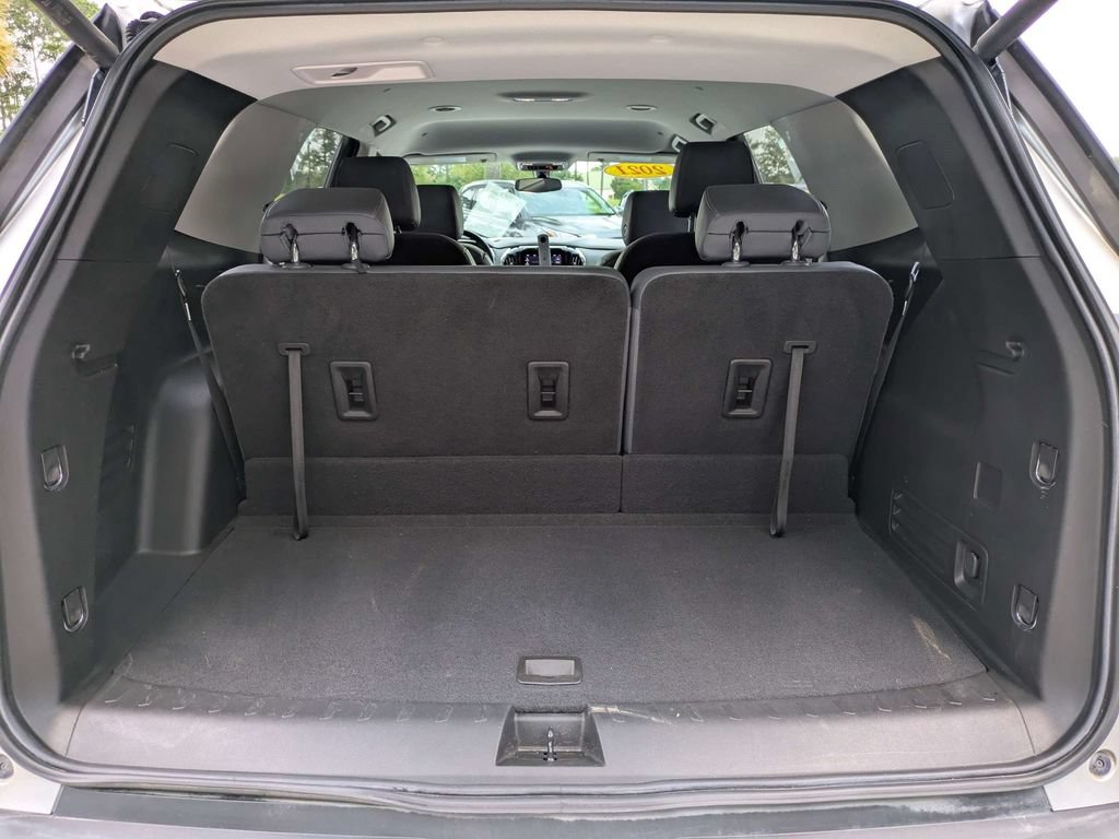 Used 2021 Chevrolet Traverse LT FWD image 12