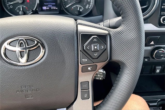 Used 2022 Toyota Tacoma TRD Off-Road image 19