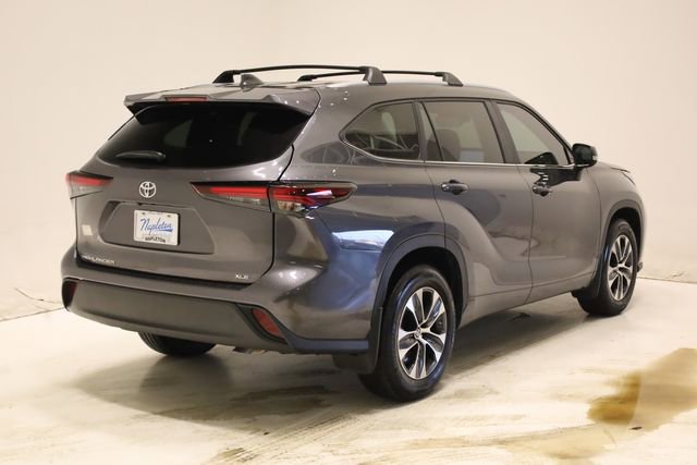 Used 2024 Toyota Highlander XLE image 4