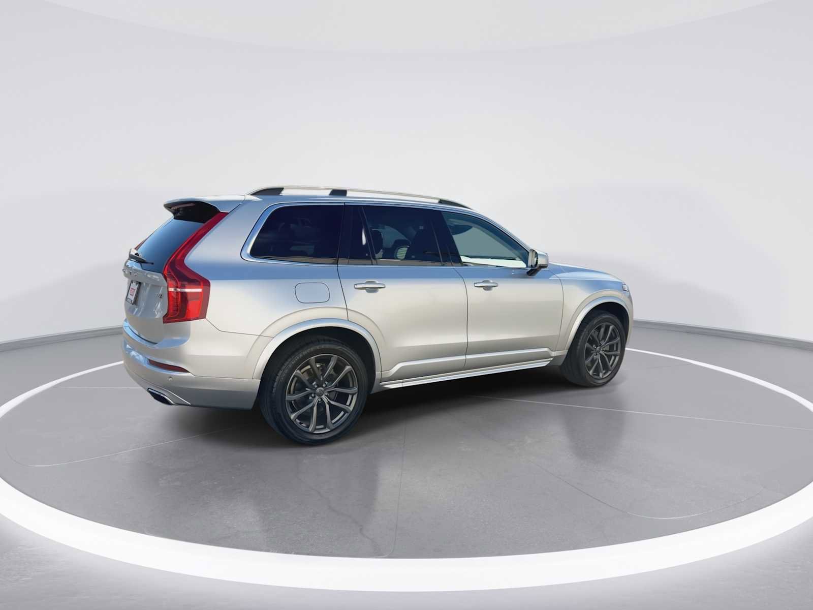 Used 2017 Volvo XC90 T6 Momentum w/ Vision Package image 8