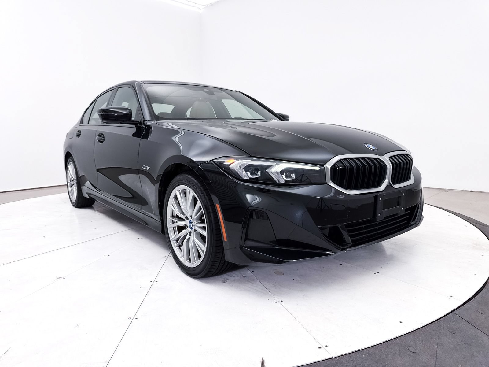 Used 2023 BMW 330e RWD image 13