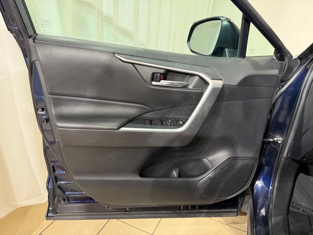Used 2020 Toyota RAV4 XLE w/ Convenience Package AWD/4WD image 15