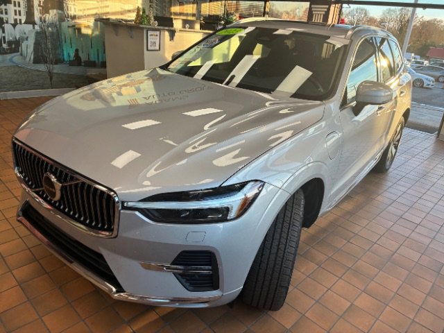 Used 2023 Volvo XC60 T8 Core w/ Climate Package image 8