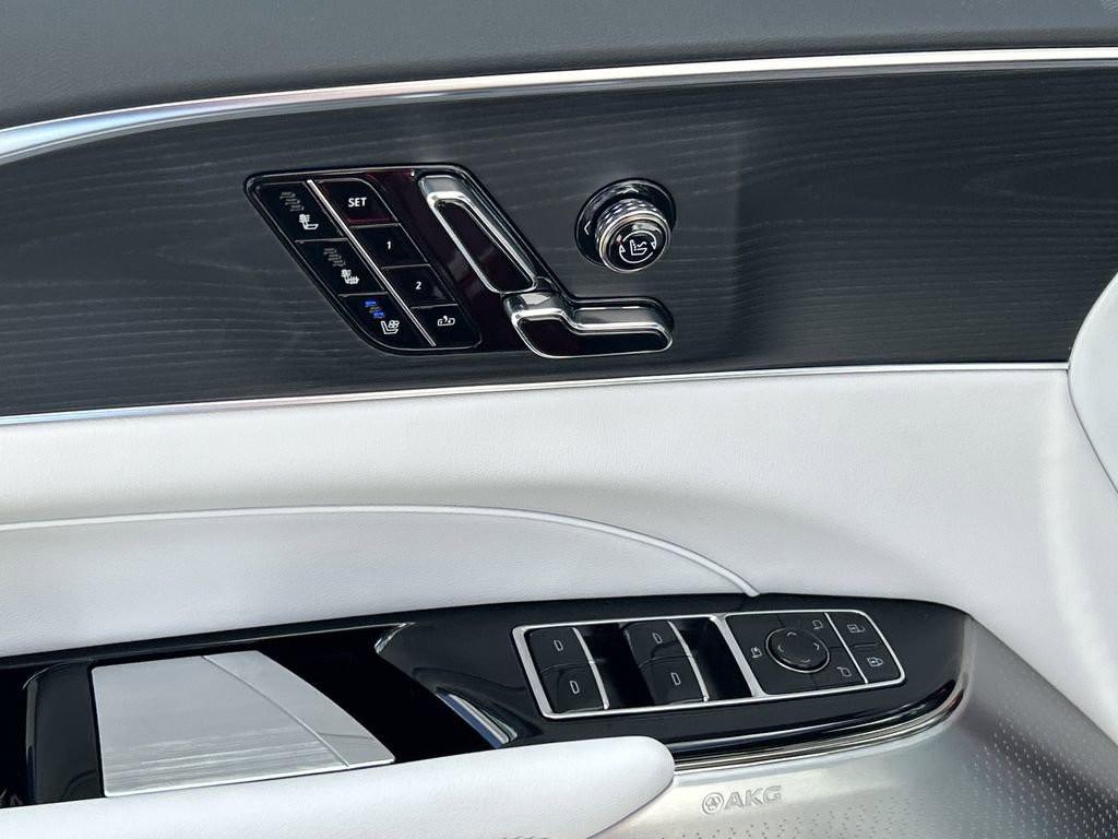 New 2026 Cadillac Lyriq Signature Luxury image 17