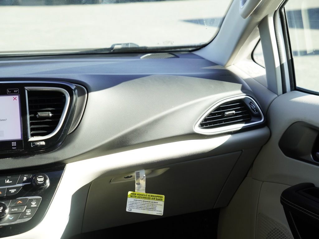Used 2022 Chrysler Pacifica Touring-L image 27