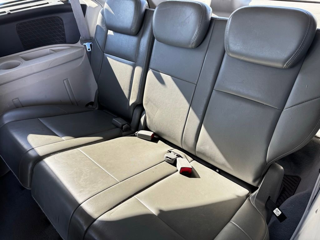 Used 2010 Volkswagen Routan SE image 8