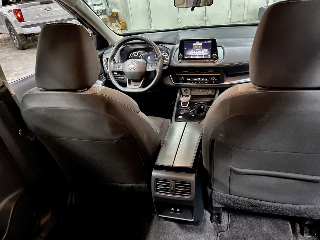 Used 2025 Nissan Rogue SV FWD image 20