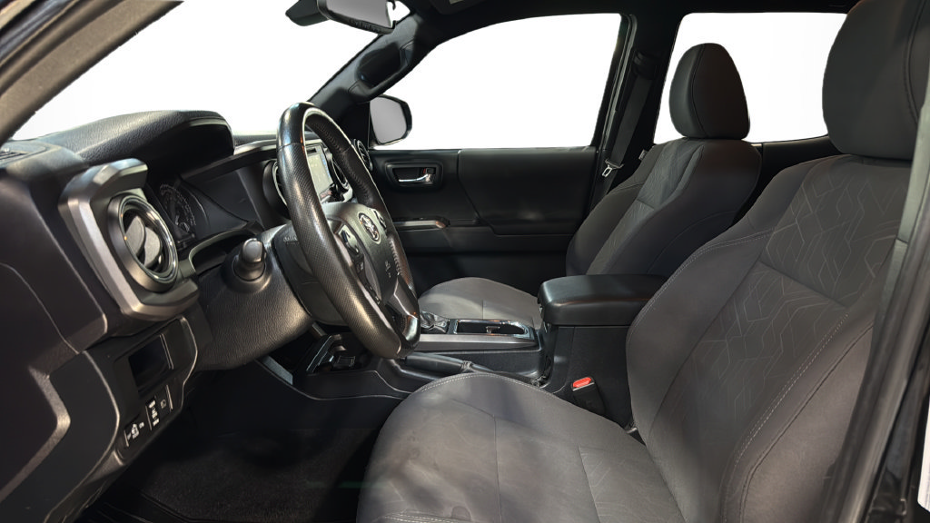 Used 2019 Toyota Tacoma SR5 AWD/4WD image 20