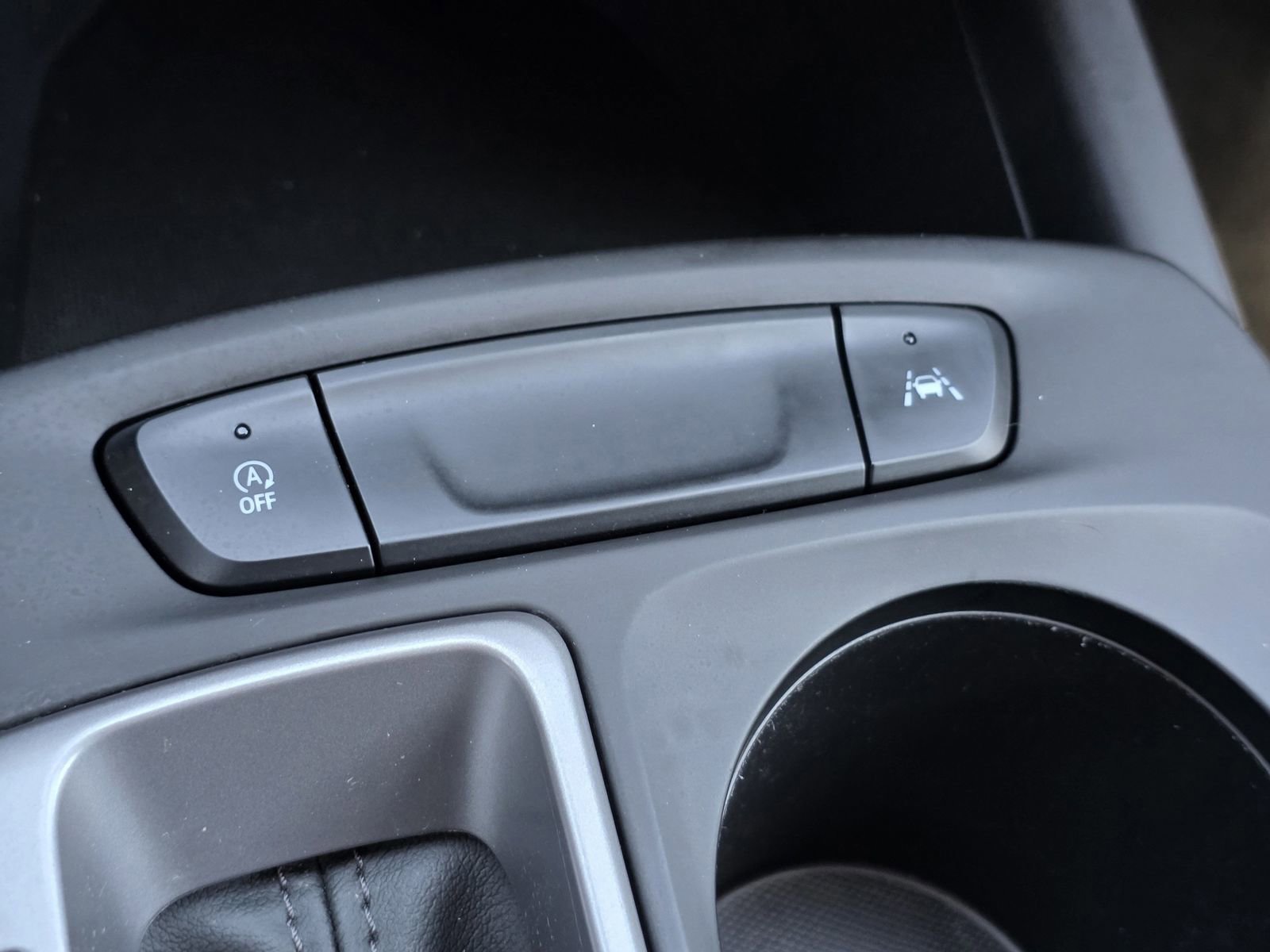 Used 2025 Chevrolet Trax LS w/ LS Convenience Package image 24