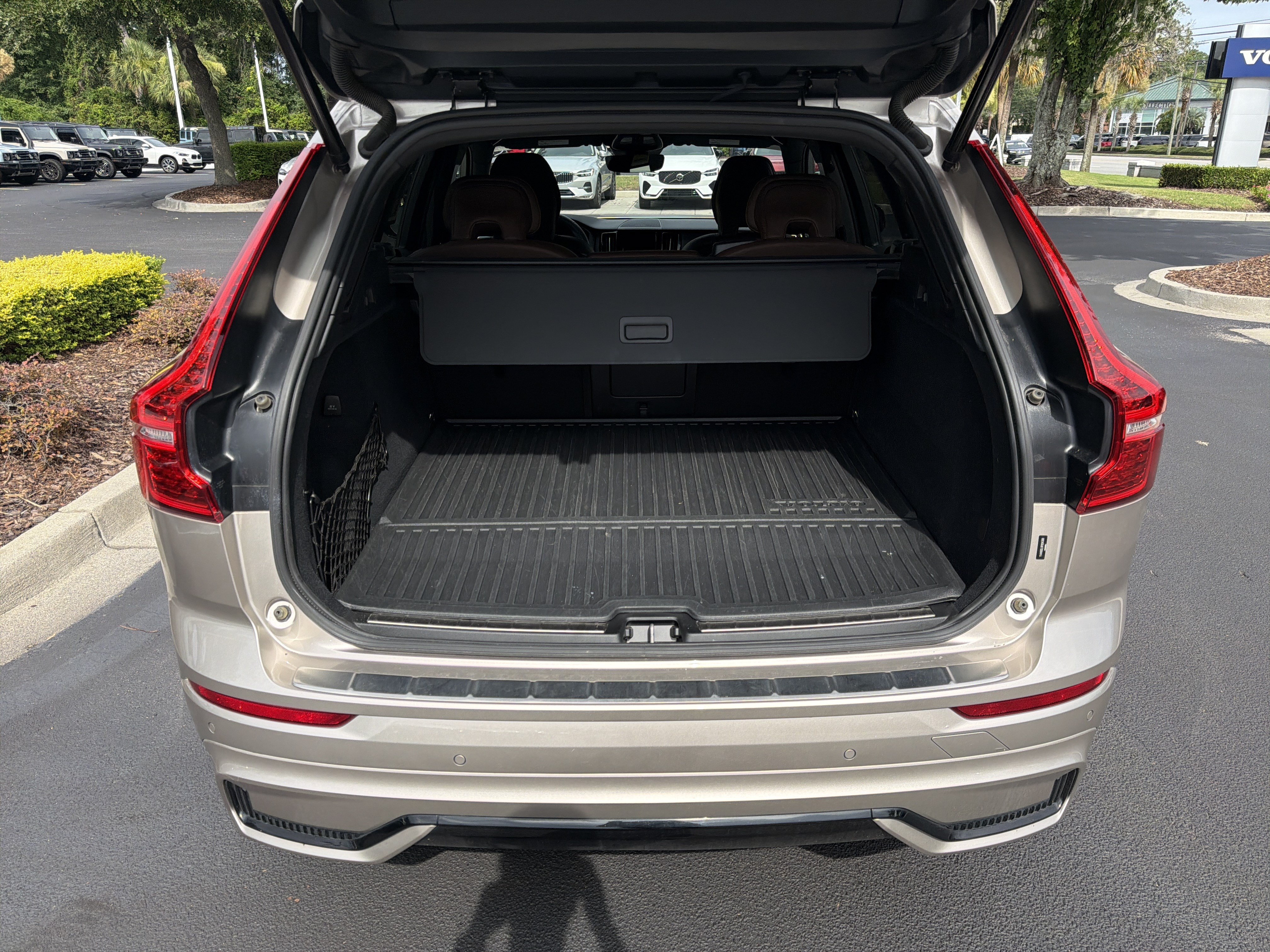 Used 2024 Volvo XC60 T8 Plus w/ Protection Package Premier AWD/4WD image 34
