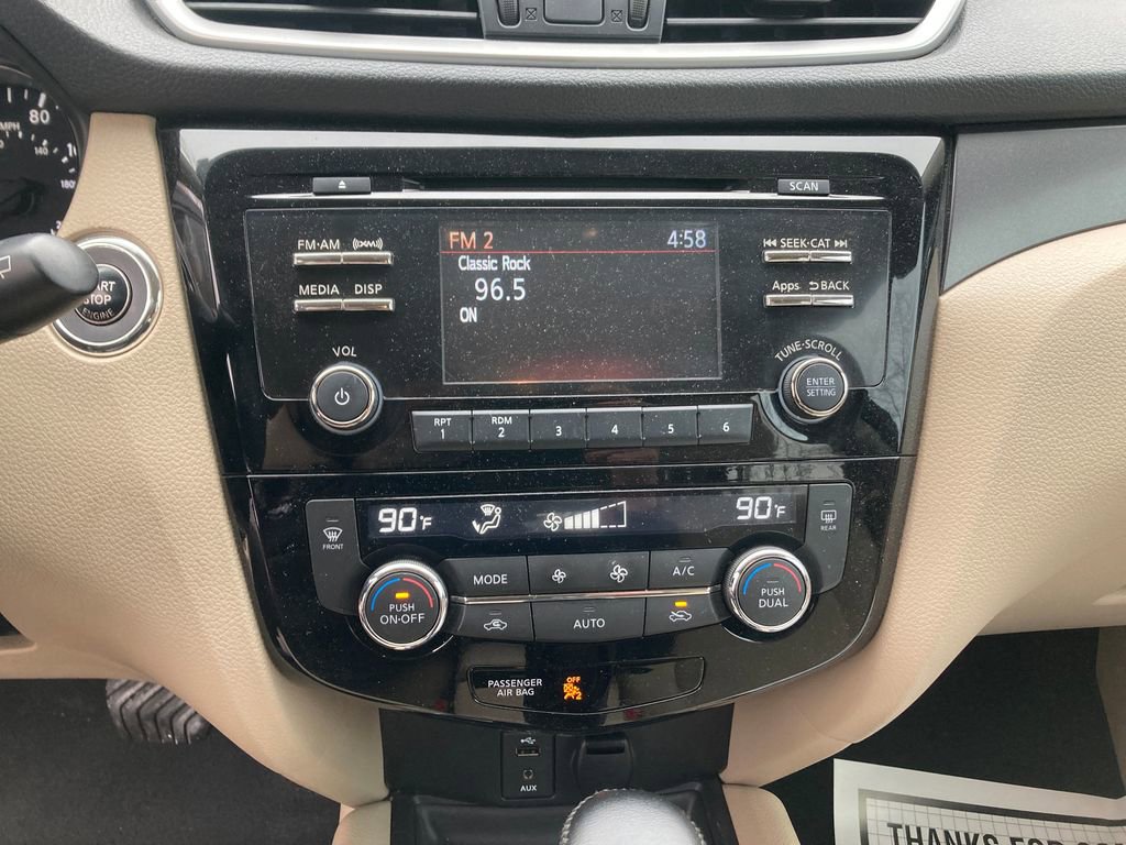 Used 2016 Nissan Rogue SV image 25