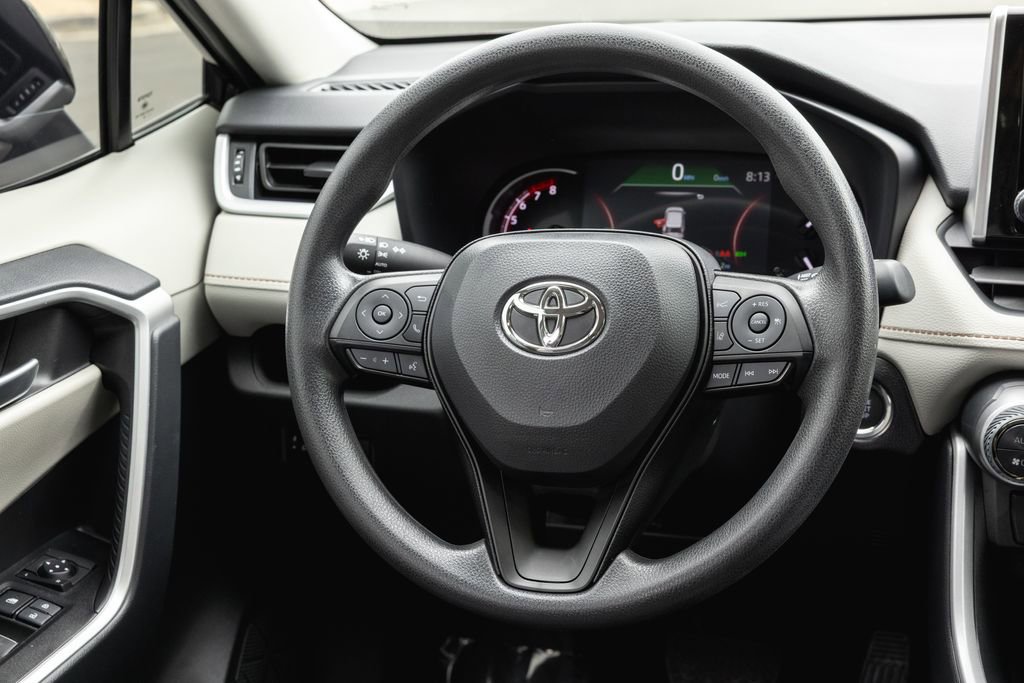Certified 2025 Toyota RAV4 XLE FWD image 28