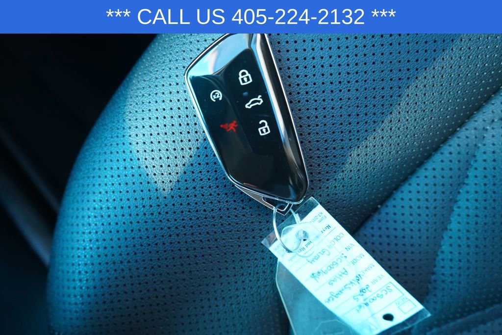 Used 2025 Volkswagen Atlas SE image 42