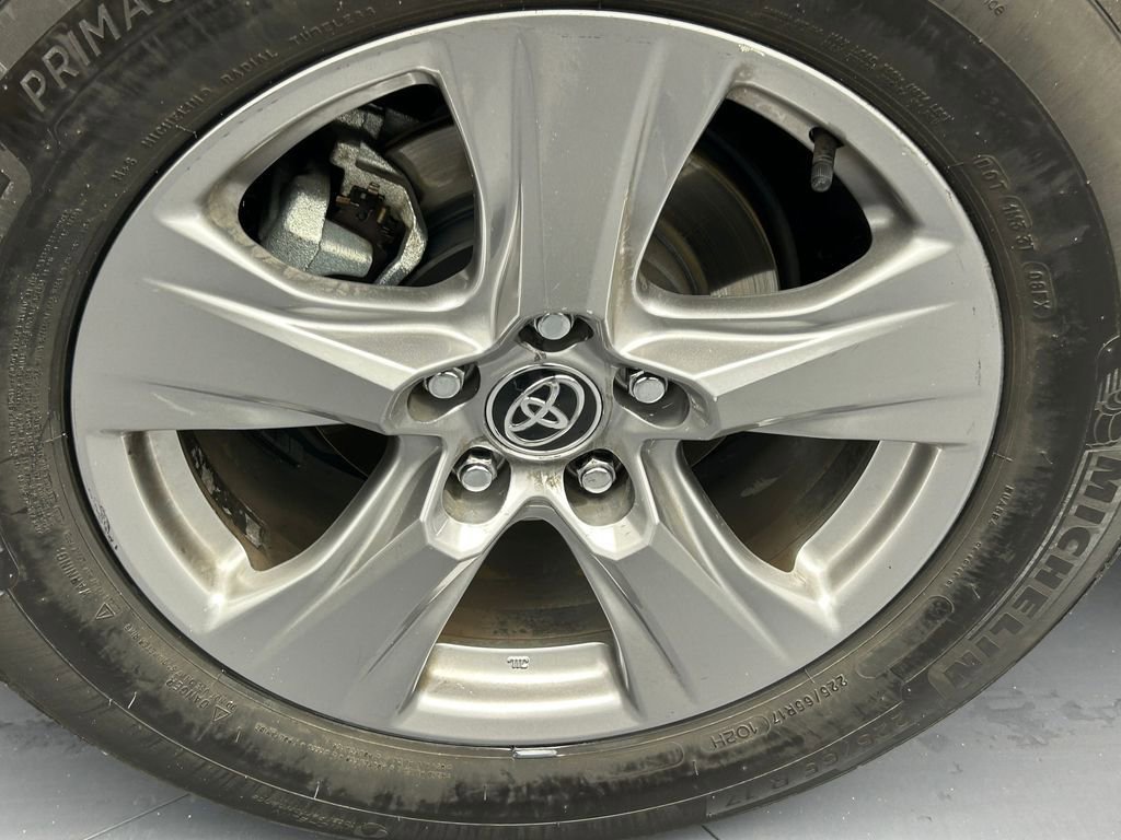 Used 2025 Toyota RAV4 XLE image 41