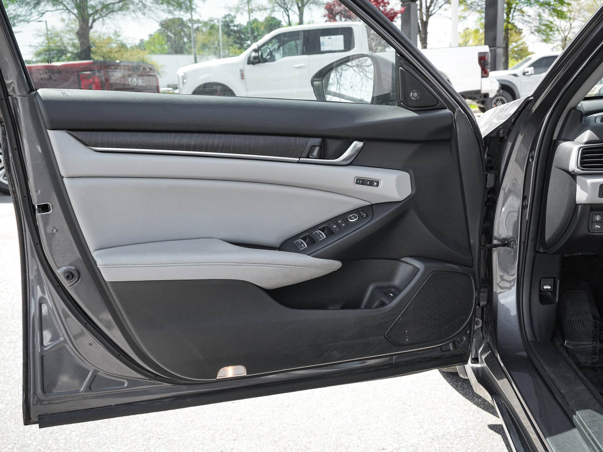 Used 2018 Honda Accord Touring image 15