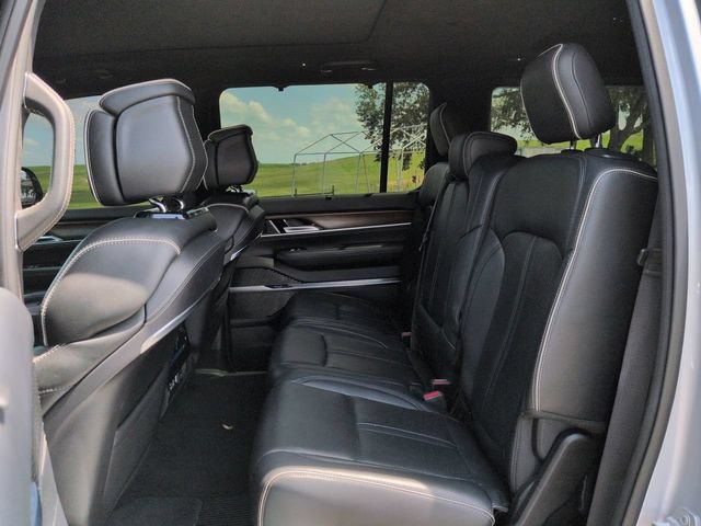 Used 2023 Jeep Grand Wagoneer Series II w/ Flexible Seating Group AWD/4WD image 16
